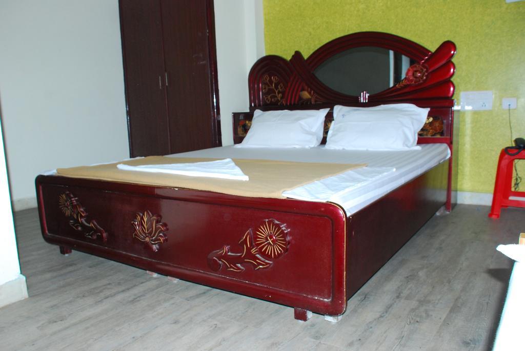 Jayalakshmi Residency Hotel Tirupati Szoba fotó